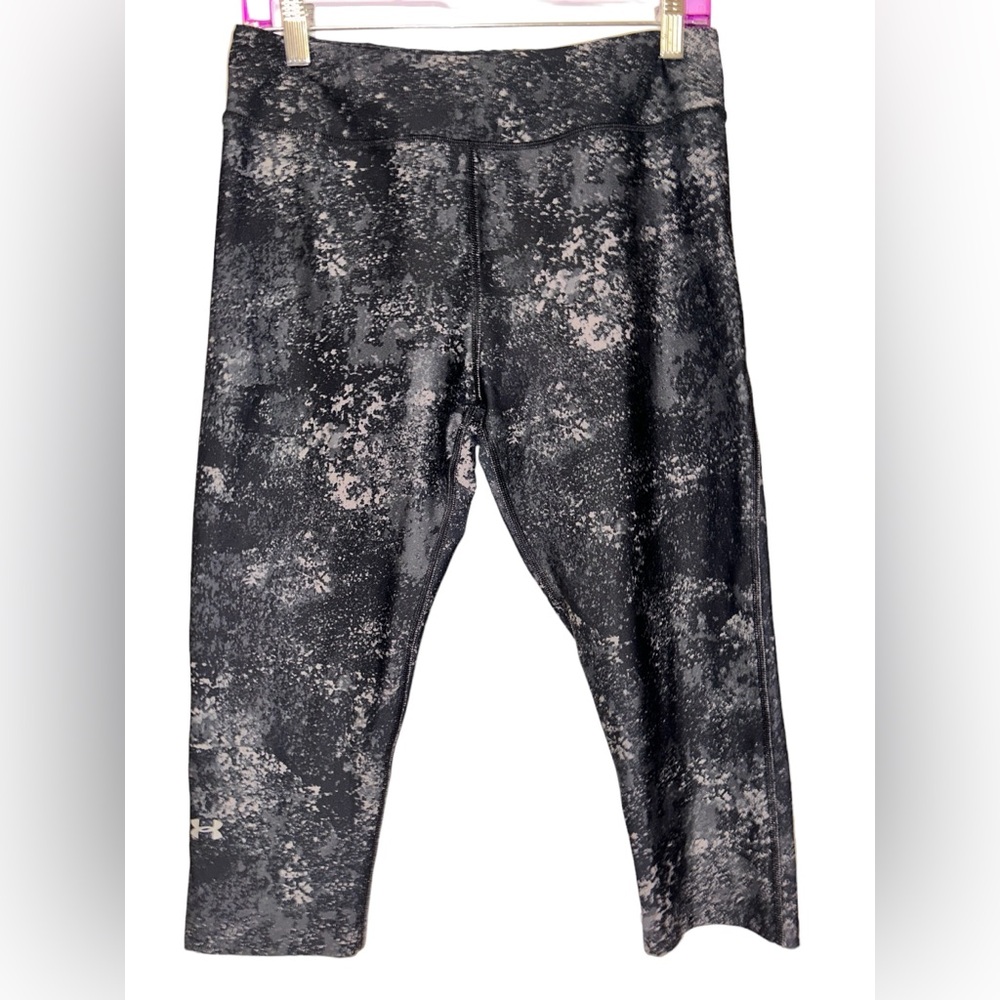 Under Armour HeatGear Compression Capris Sz Large. Blk/Grey